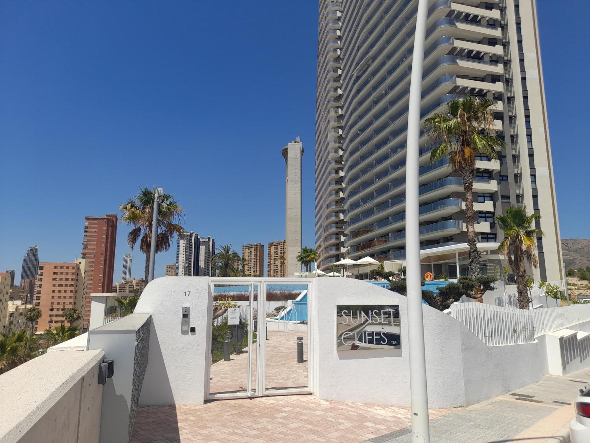 Sunset Cliffs Sea View Apartments 14 Floor Бенидорм Экстерьер фото