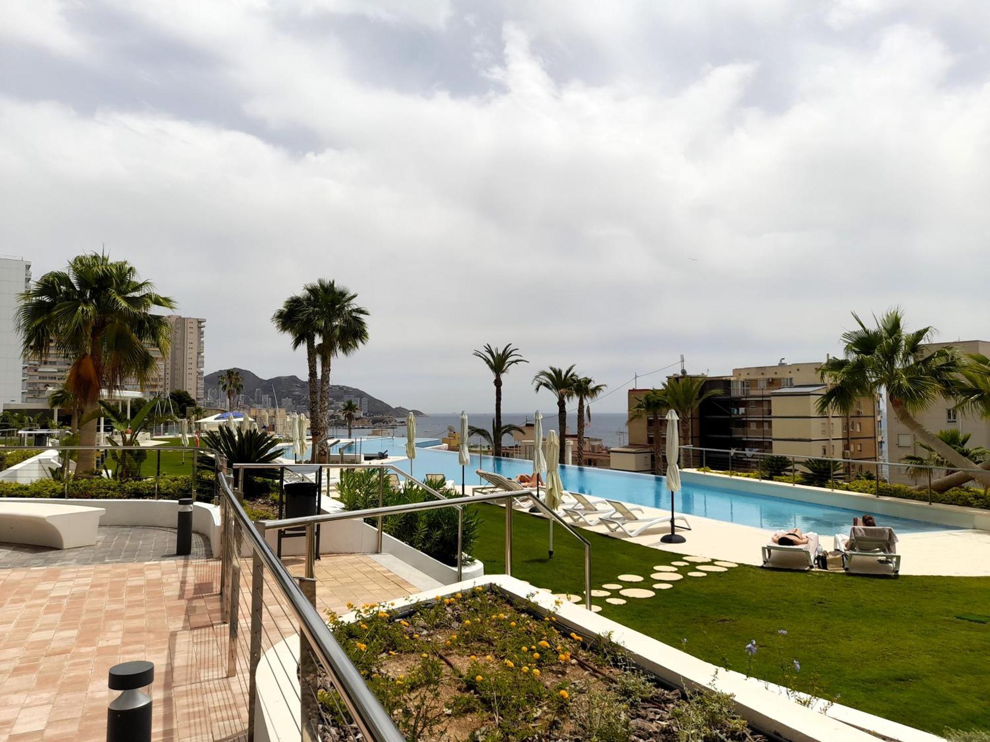 Sunset Cliffs Sea View Apartments 14 Floor Бенидорм Экстерьер фото